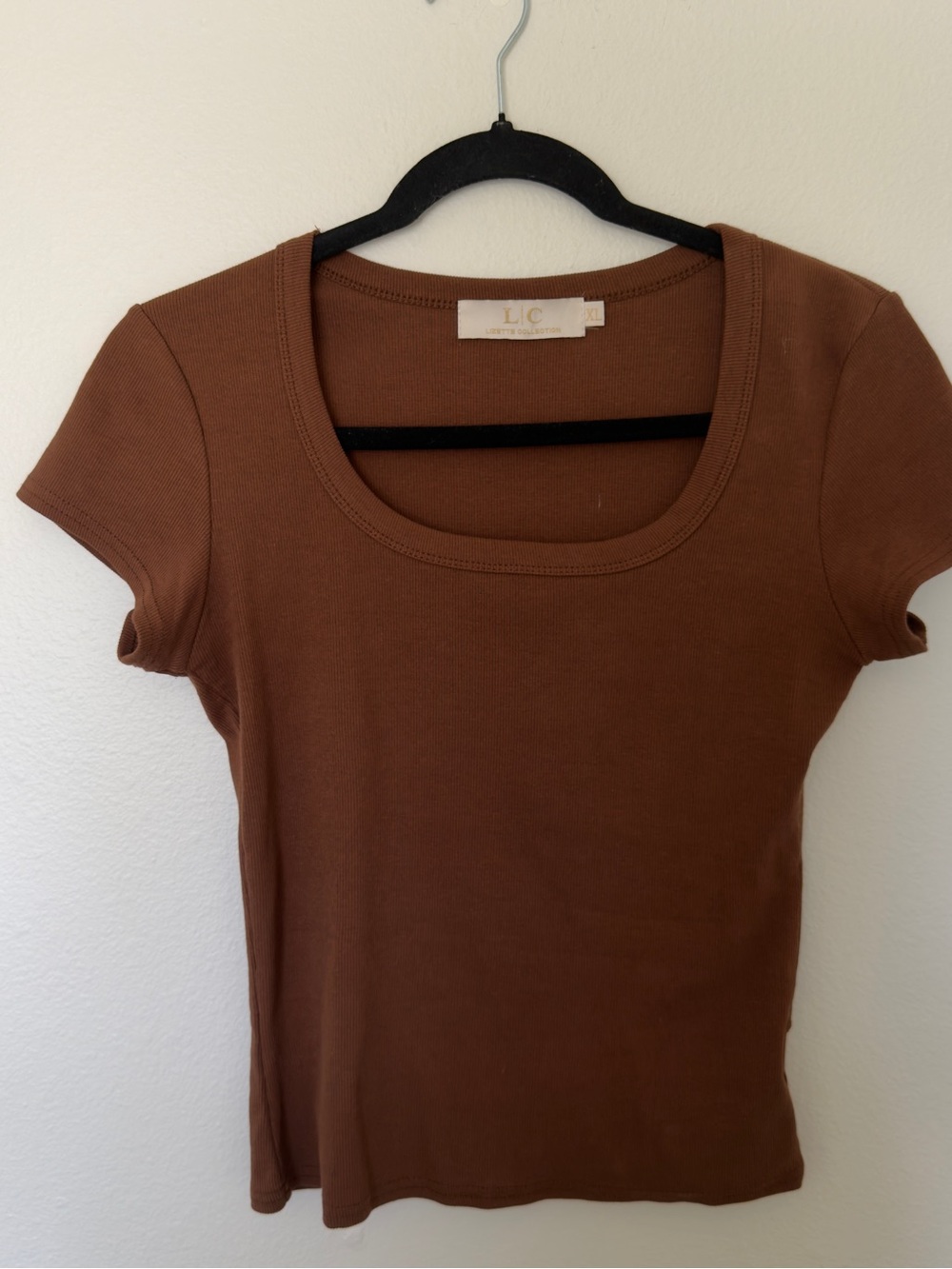 Lizette collection Classic Scoop Neck Tee - Brown